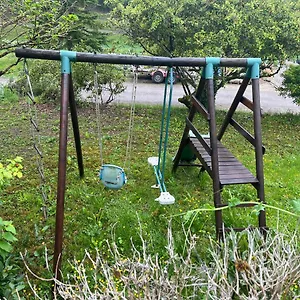 Detente En Campagne Dans Le Quercy Lit Double Et Un Matelas D Appoint Personne Dans Le Salon Hébergement de vacances